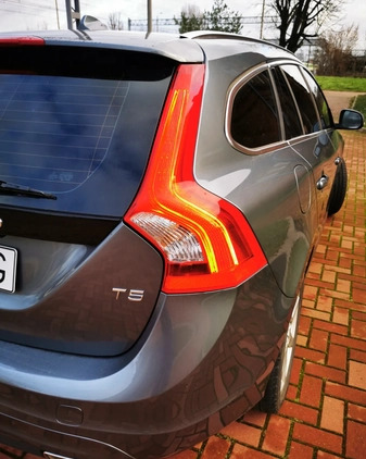 Volvo V60 cena 60000 przebieg: 229000, rok produkcji 2017 z Siedlce małe 121